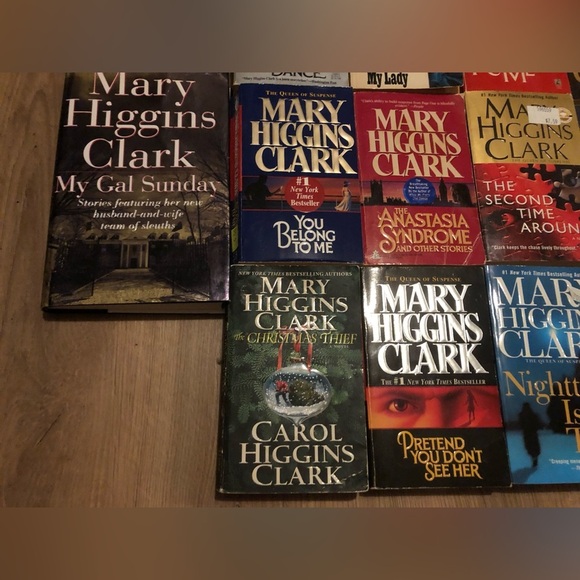 Mary Higgins Clark Book Collection - Picture 4 of 8